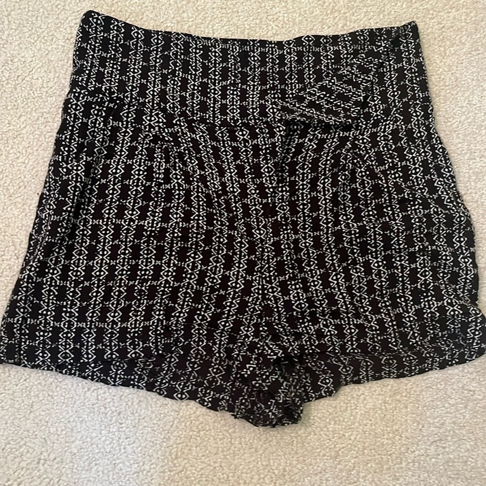 NWOT Ecote Highwaisted Shorts‎